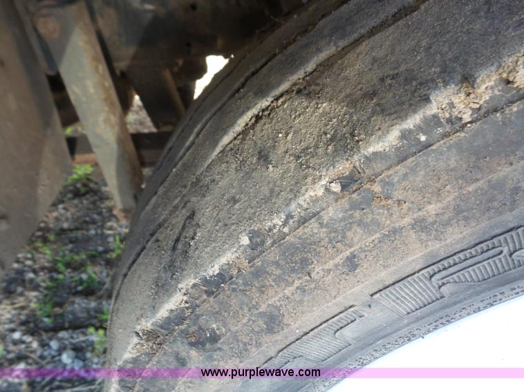 image for item L4964 1997 Freightliner MT45 delivery truck