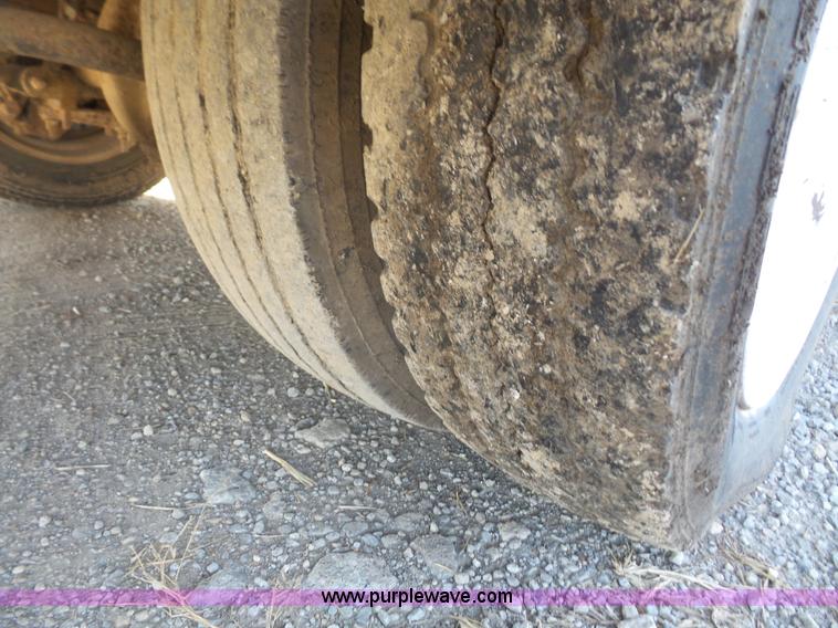 image for item L4964 1997 Freightliner MT45 delivery truck