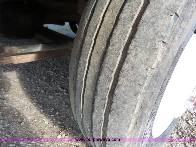 image for item L4964 1997 Freightliner MT45 delivery truck