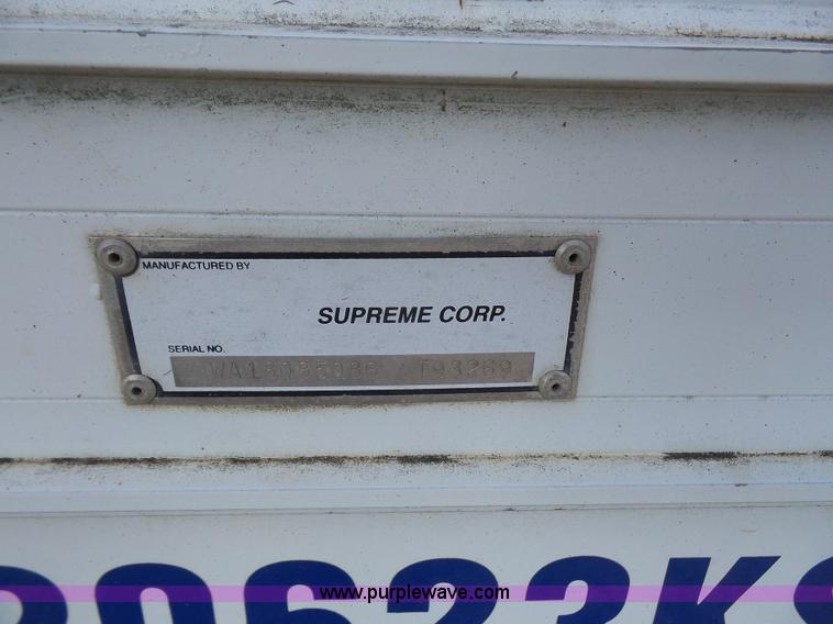 image for item L4964 1997 Freightliner MT45 delivery truck