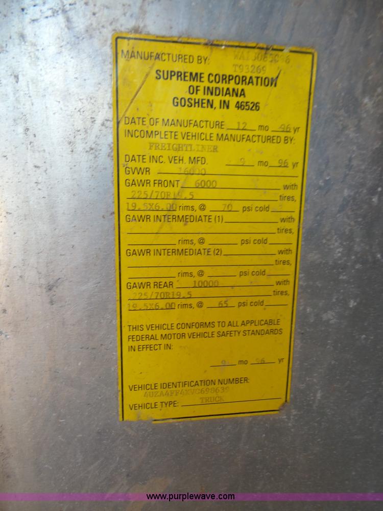 image for item L4964 1997 Freightliner MT45 delivery truck