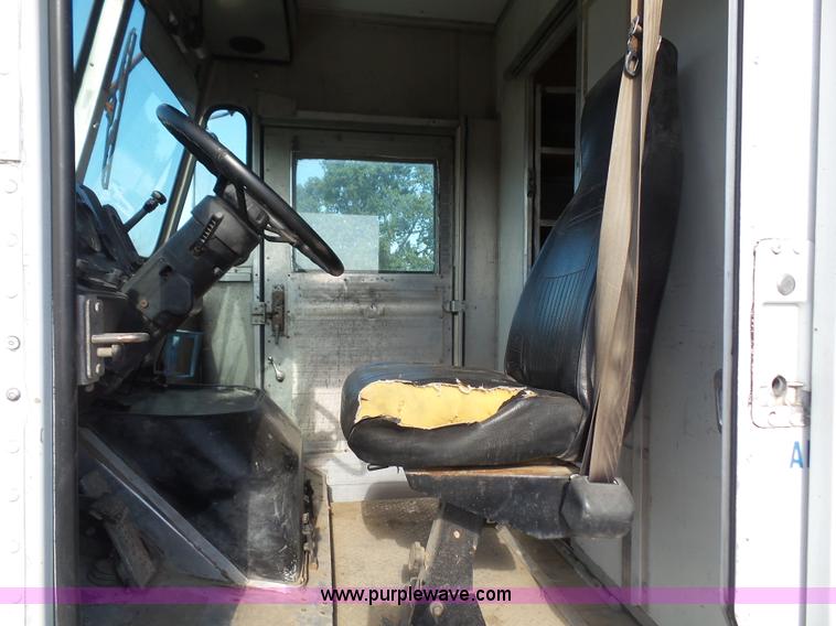image for item L4964 1997 Freightliner MT45 delivery truck