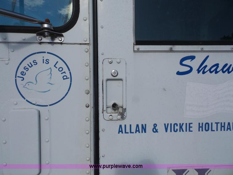 image for item L4964 1997 Freightliner MT45 delivery truck