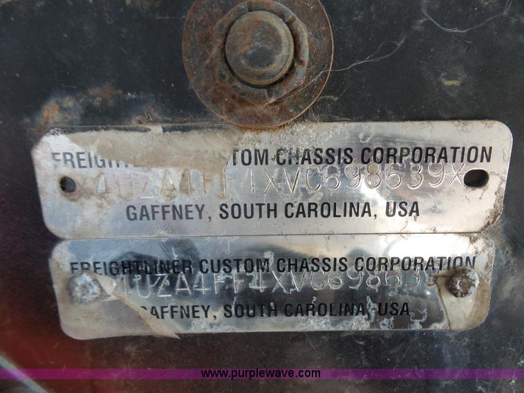 image for item L4964 1997 Freightliner MT45 delivery truck