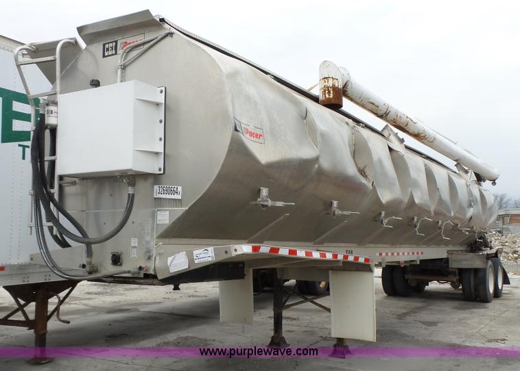 image for item L5631 2013 CEI Pacer AT35L fertilizer delivery trailer