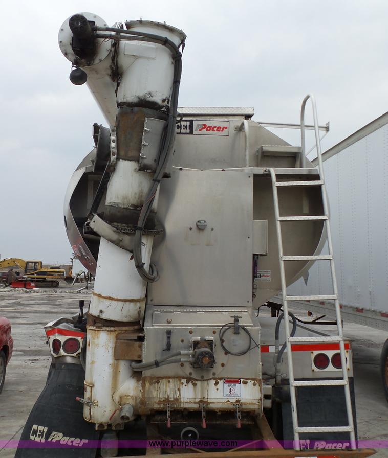 image for item L5631 2013 CEI Pacer AT35L fertilizer delivery trailer