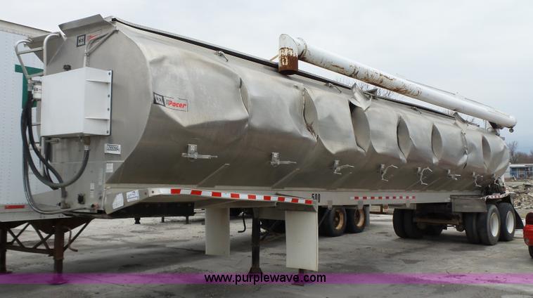 image for item L5631 2013 CEI Pacer AT35L fertilizer delivery trailer