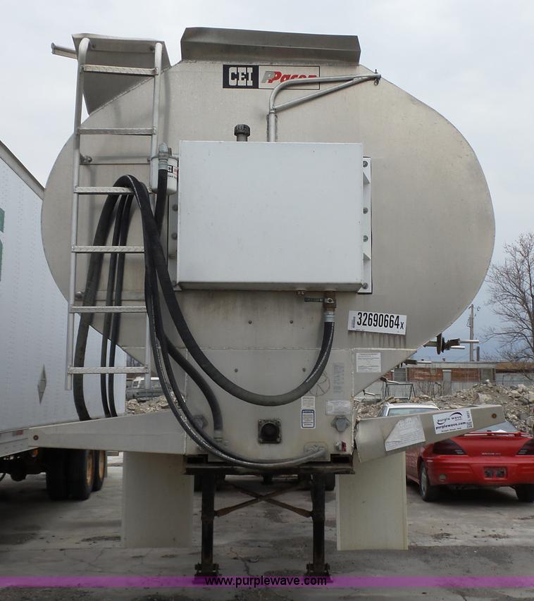 image for item L5631 2013 CEI Pacer AT35L fertilizer delivery trailer