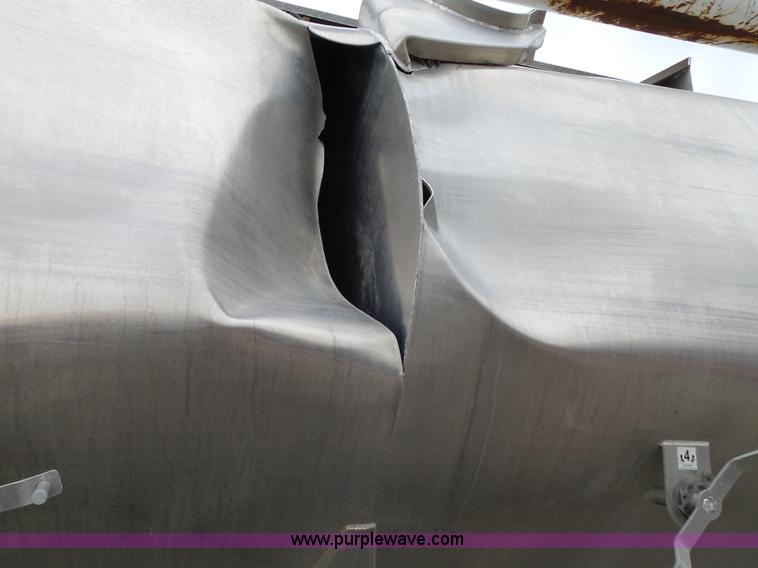 image for item L5631 2013 CEI Pacer AT35L fertilizer delivery trailer