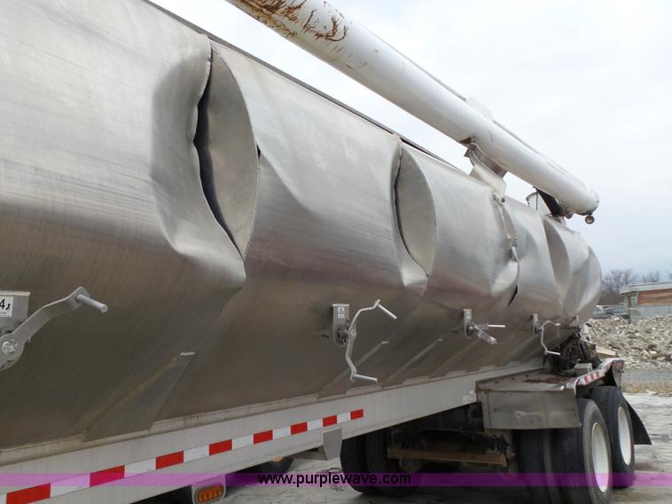 image for item L5631 2013 CEI Pacer AT35L fertilizer delivery trailer