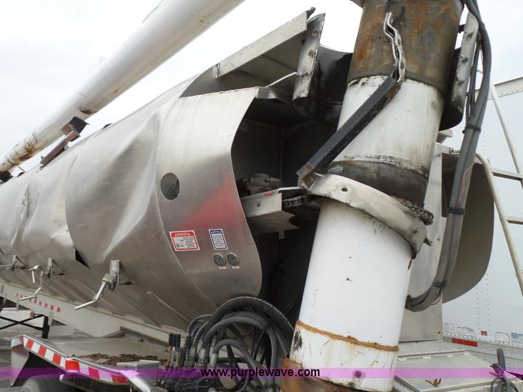 image for item L5631 2013 CEI Pacer AT35L fertilizer delivery trailer