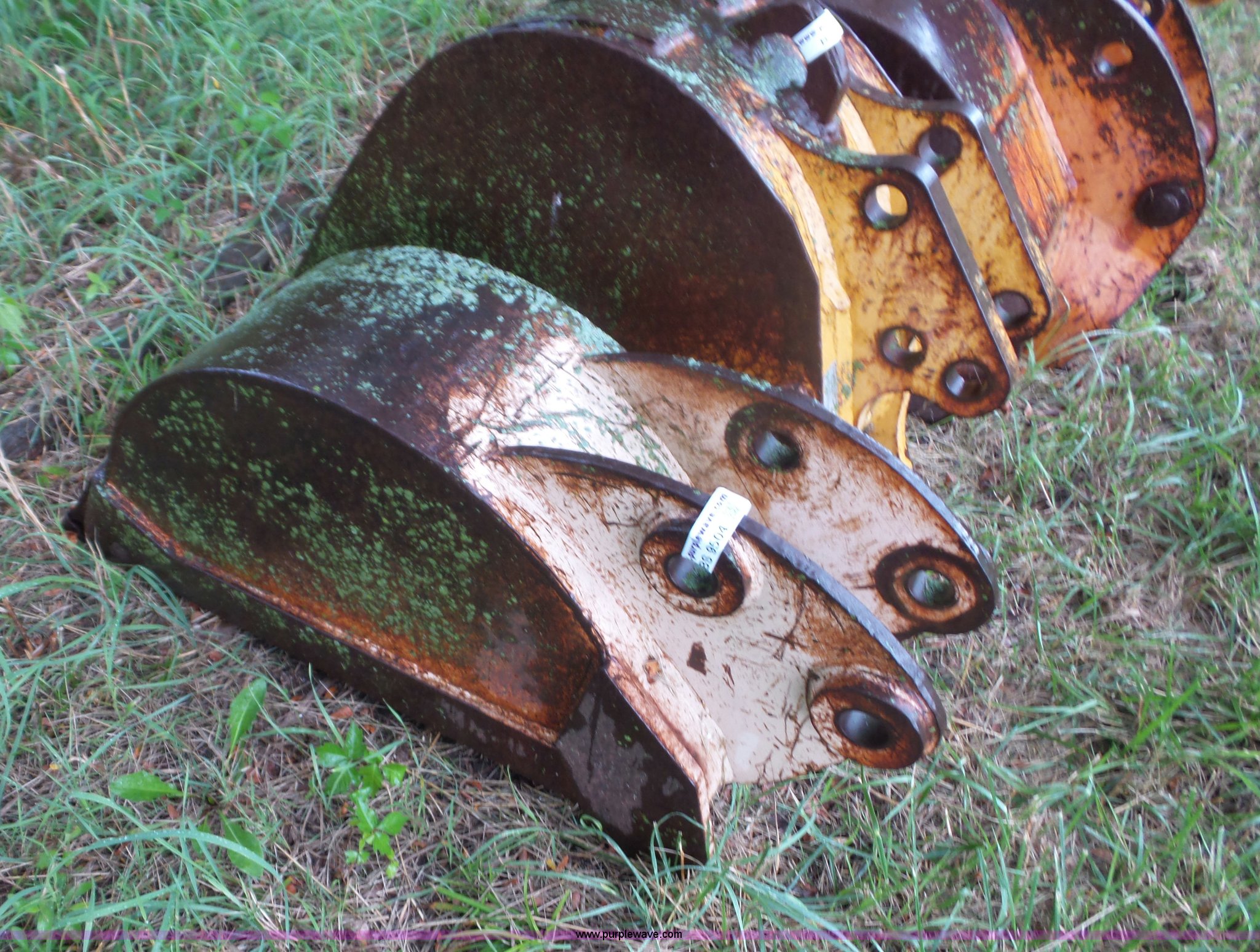 Case 580 backhoe bucket in Smithville, MO Item BS9504 sold Purple Wave