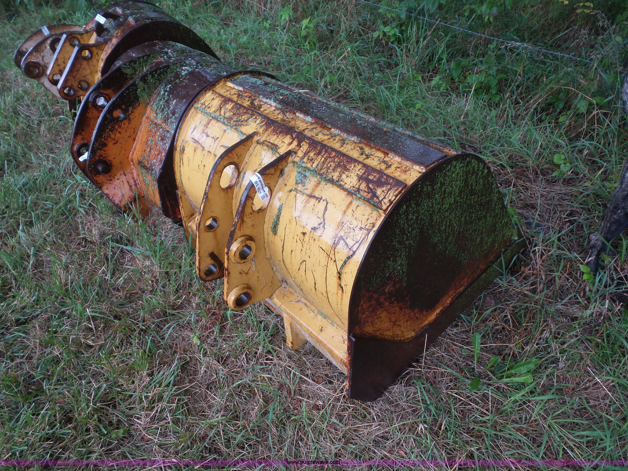 Case 580 backhoe bucket in Smithville, MO Item BS9507 sold Purple Wave