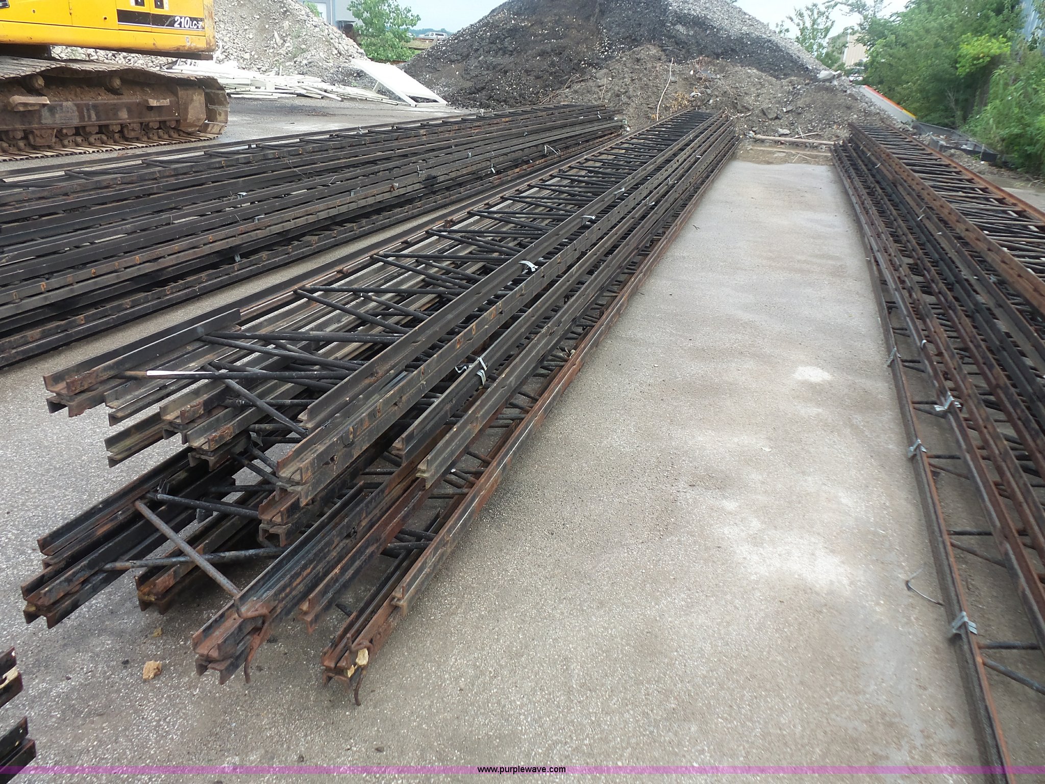 (10) steel bar joists in St. Charles, MO Item BS9821 sold Purple Wave