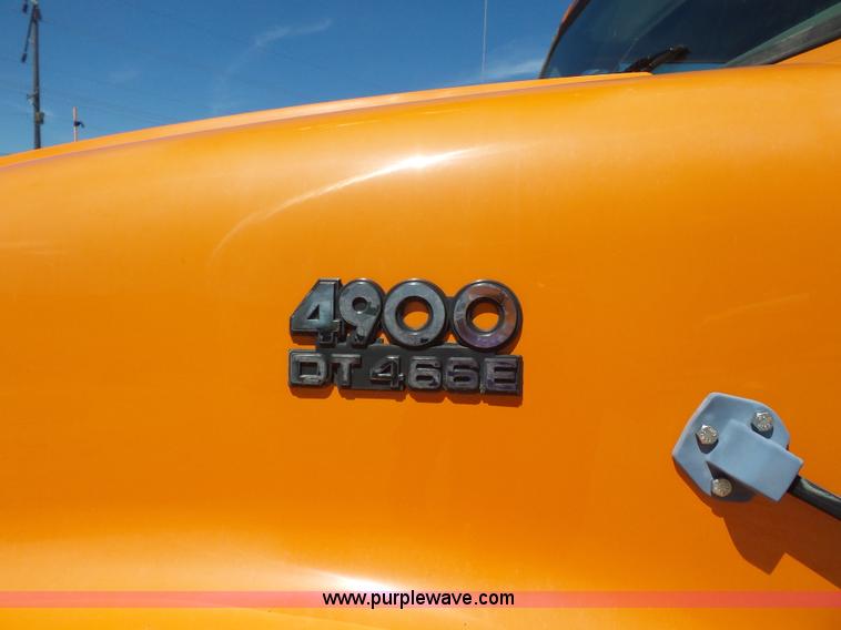 image for item BK9638 1997 International 4900 digger derrick truck