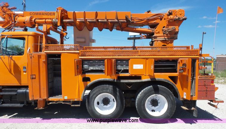 image for item BK9638 1997 International 4900 digger derrick truck