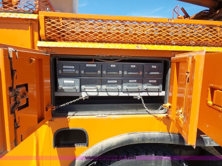 image for item BK9638 1997 International 4900 digger derrick truck