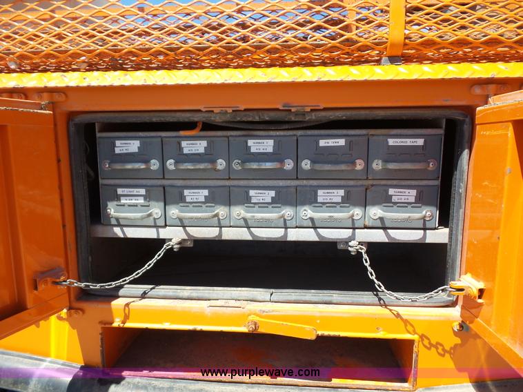 image for item BK9638 1997 International 4900 digger derrick truck