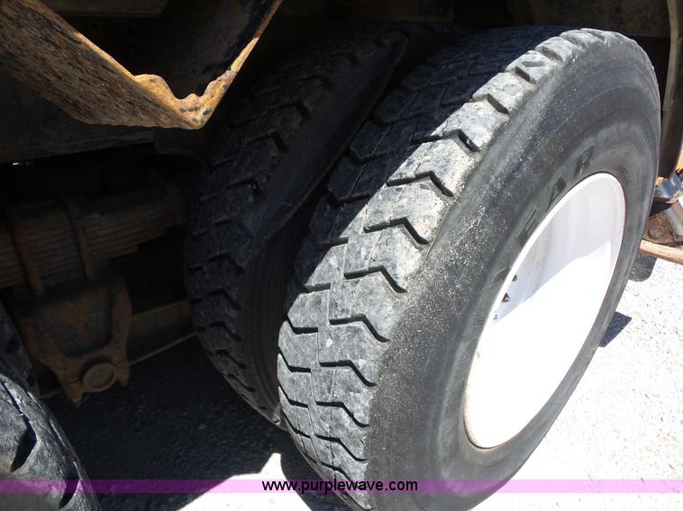 image for item BK9638 1997 International 4900 digger derrick truck