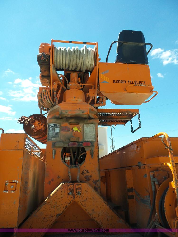 image for item BK9638 1997 International 4900 digger derrick truck