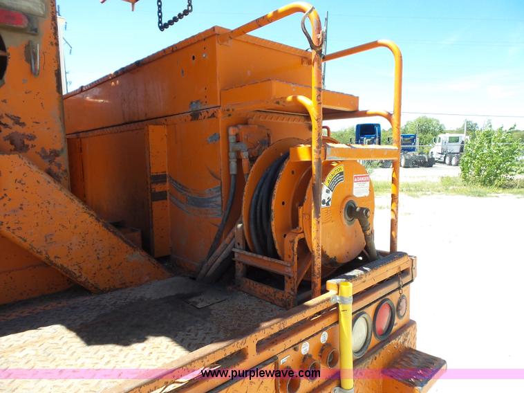 image for item BK9638 1997 International 4900 digger derrick truck