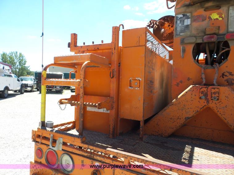 image for item BK9638 1997 International 4900 digger derrick truck