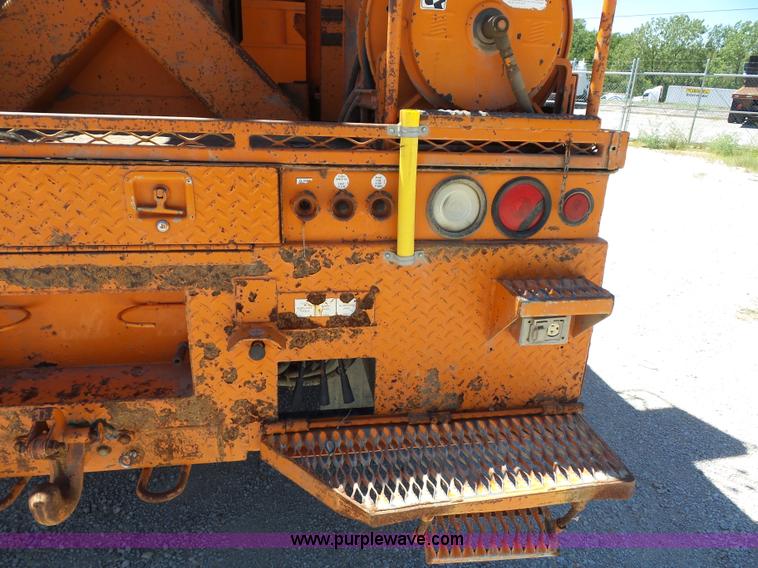 image for item BK9638 1997 International 4900 digger derrick truck