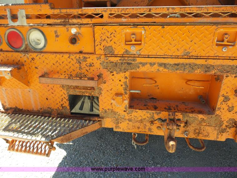 image for item BK9638 1997 International 4900 digger derrick truck