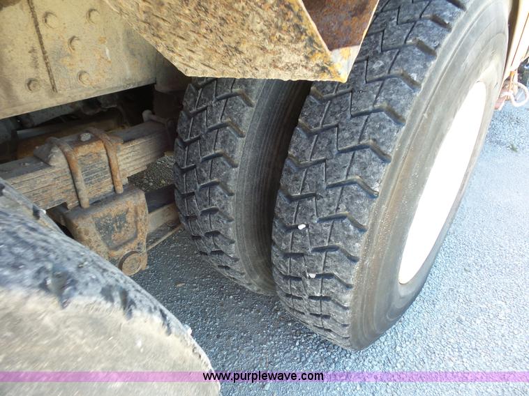 image for item BK9638 1997 International 4900 digger derrick truck