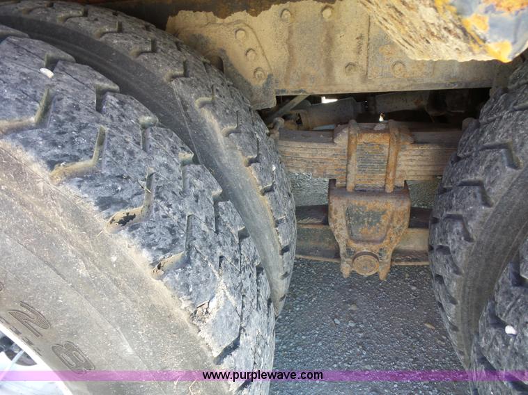 image for item BK9638 1997 International 4900 digger derrick truck