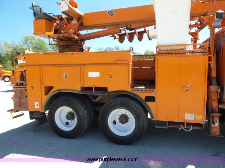 image for item BK9638 1997 International 4900 digger derrick truck