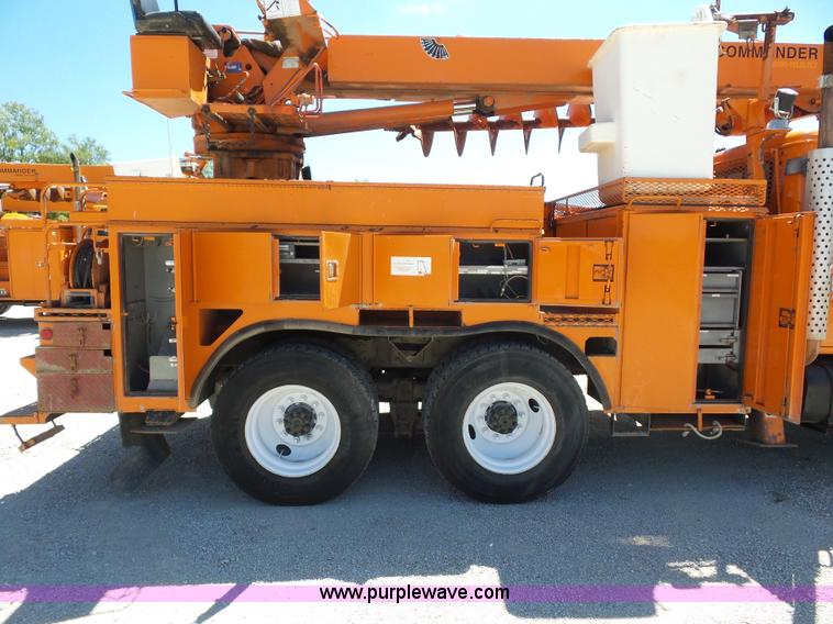 image for item BK9638 1997 International 4900 digger derrick truck