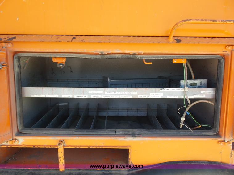 image for item BK9638 1997 International 4900 digger derrick truck