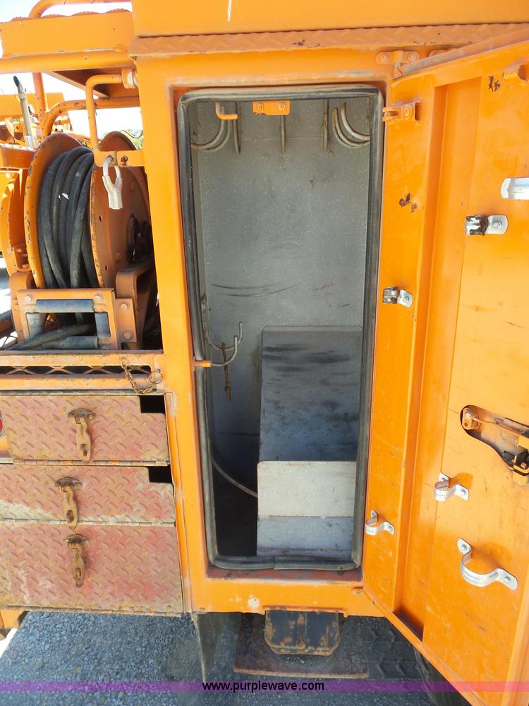 image for item BK9638 1997 International 4900 digger derrick truck