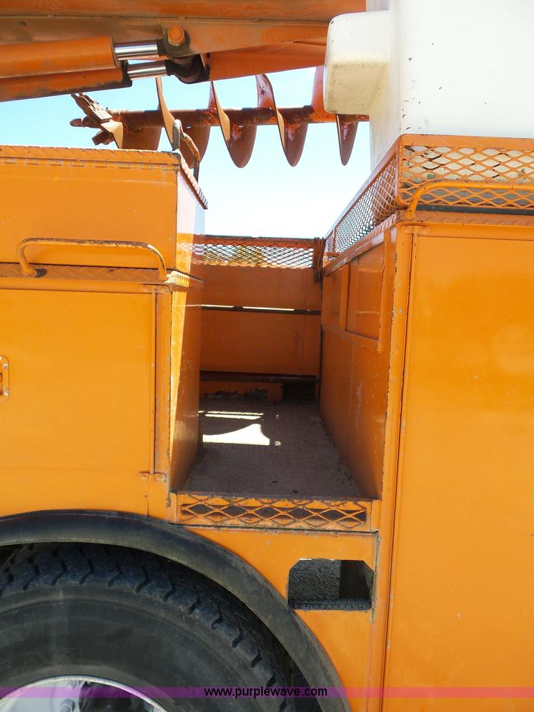 image for item BK9638 1997 International 4900 digger derrick truck