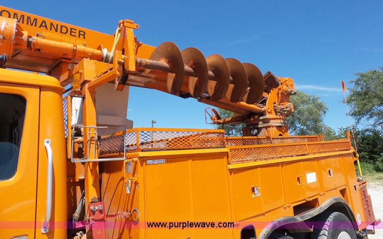 image for item BK9638 1997 International 4900 digger derrick truck