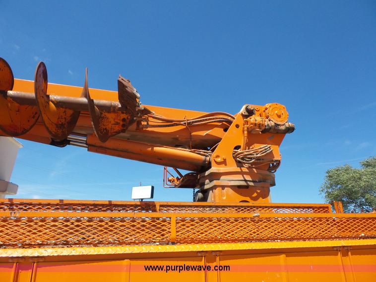 image for item BK9638 1997 International 4900 digger derrick truck