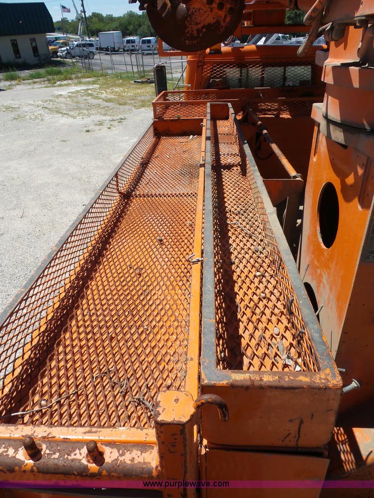 image for item BK9638 1997 International 4900 digger derrick truck