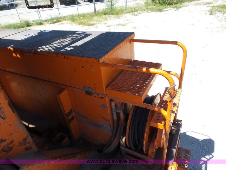 image for item BK9638 1997 International 4900 digger derrick truck