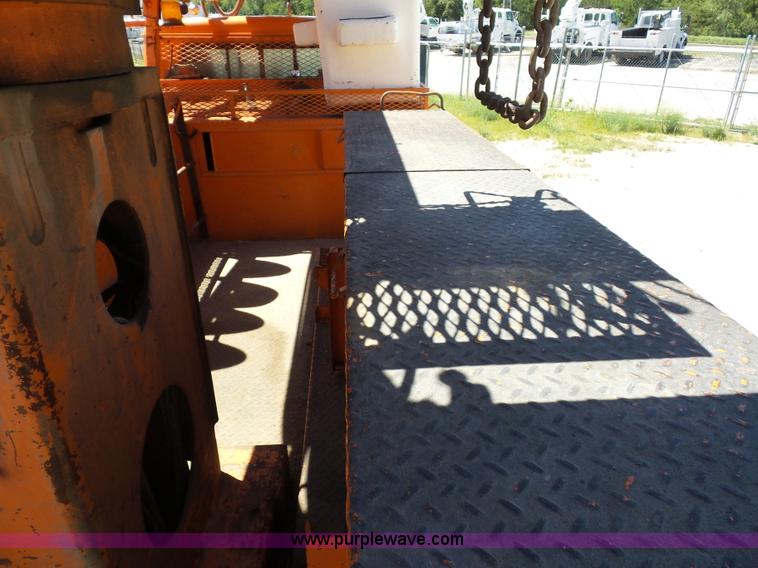 image for item BK9638 1997 International 4900 digger derrick truck