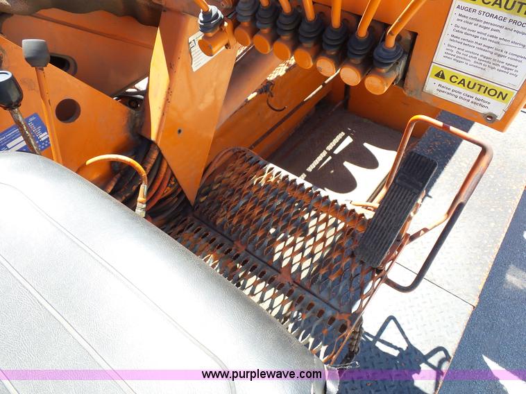 image for item BK9638 1997 International 4900 digger derrick truck