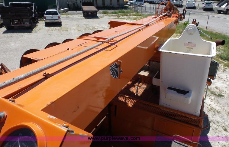 image for item BK9638 1997 International 4900 digger derrick truck