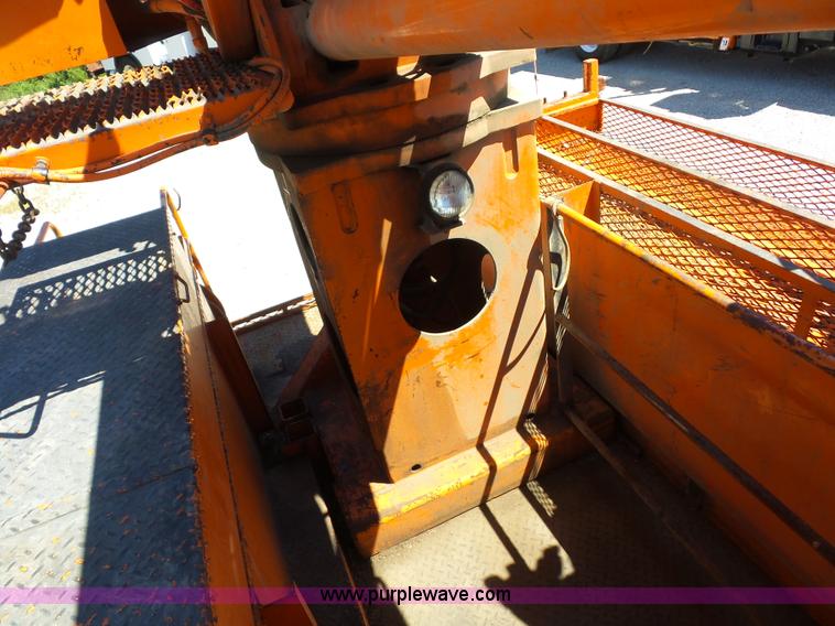 image for item BK9638 1997 International 4900 digger derrick truck