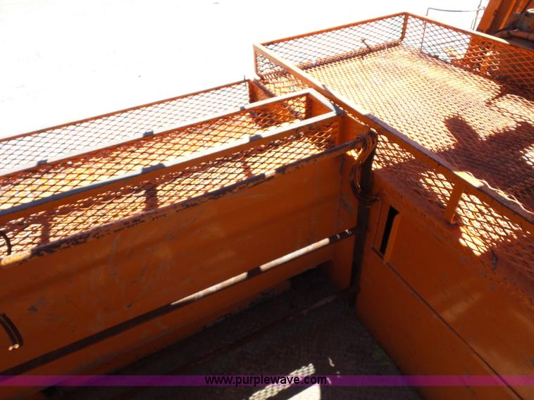 image for item BK9638 1997 International 4900 digger derrick truck