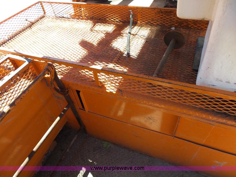 image for item BK9638 1997 International 4900 digger derrick truck