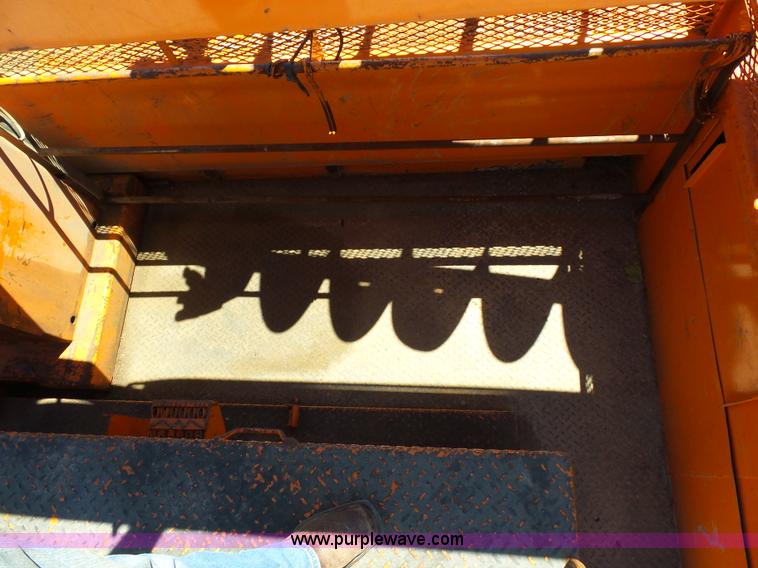 image for item BK9638 1997 International 4900 digger derrick truck