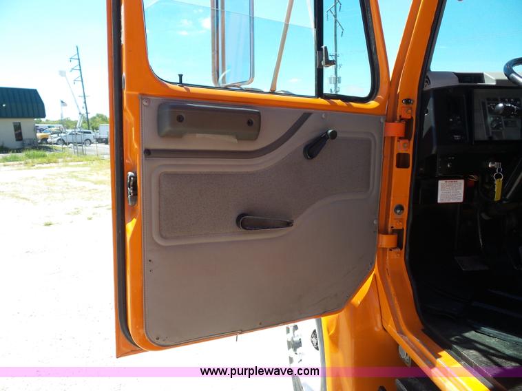 image for item BK9638 1997 International 4900 digger derrick truck