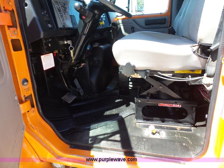 image for item BK9638 1997 International 4900 digger derrick truck