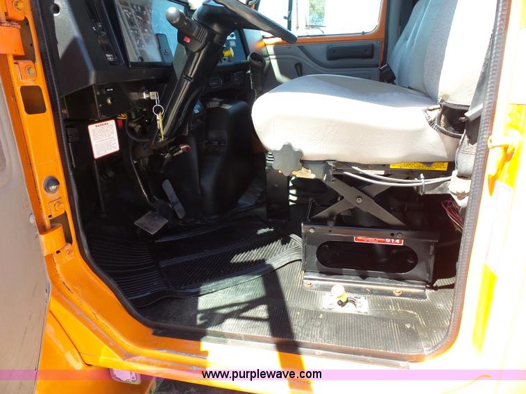 image for item BK9638 1997 International 4900 digger derrick truck