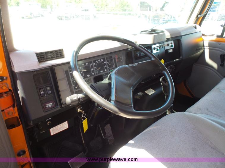 image for item BK9638 1997 International 4900 digger derrick truck